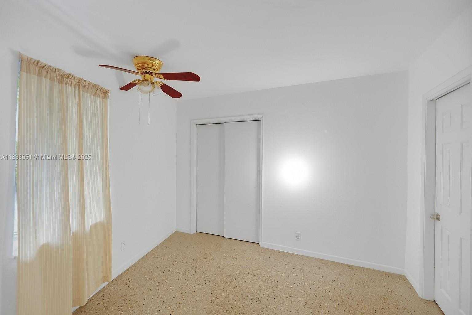 Small Image of 2447 HARDING ST, Hollywood Number 29