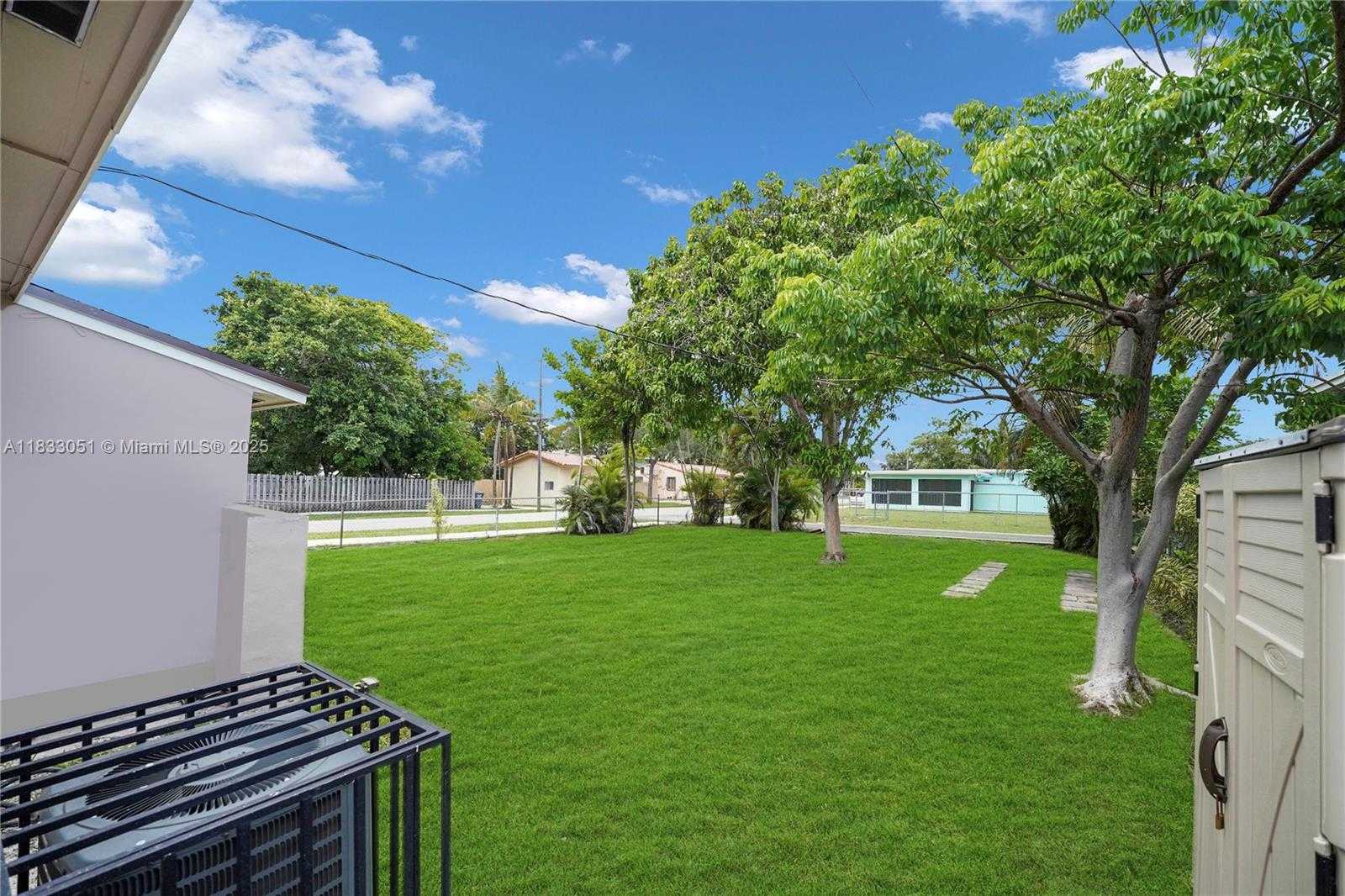 Small Image of 2447 HARDING ST, Hollywood Number 33