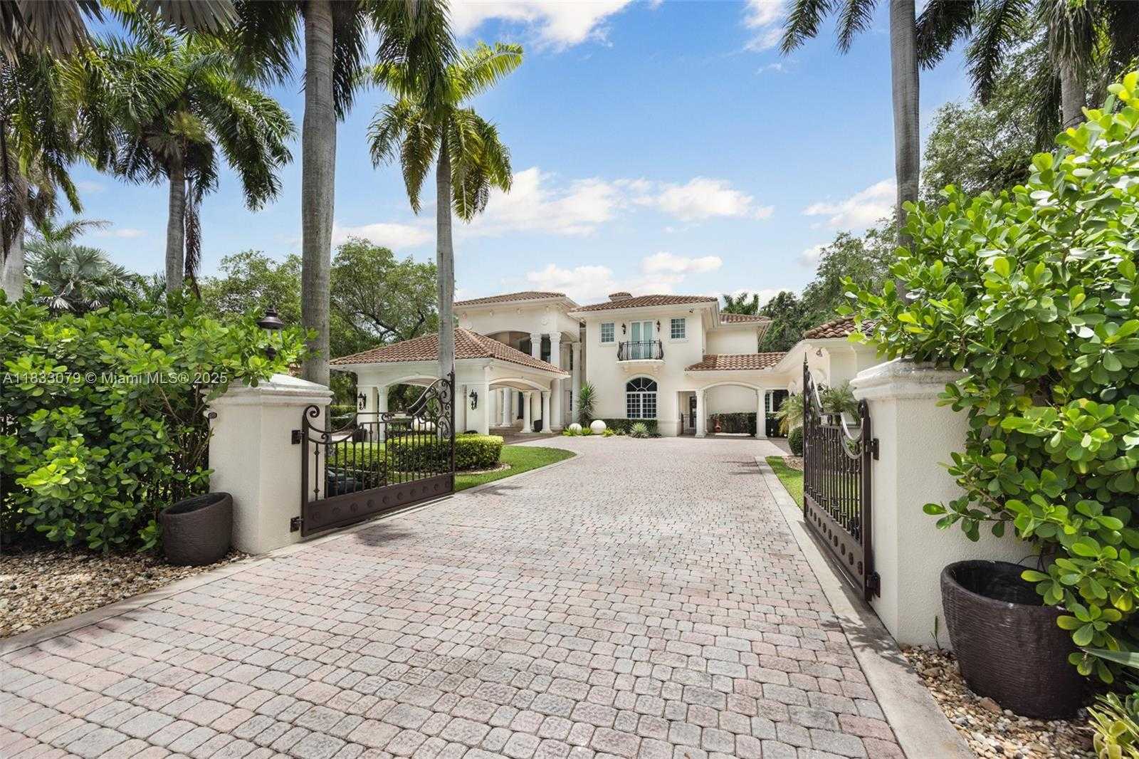 Small Image of 7245 SOUTH WEST 104TH ST, Pinecrest Number 2
