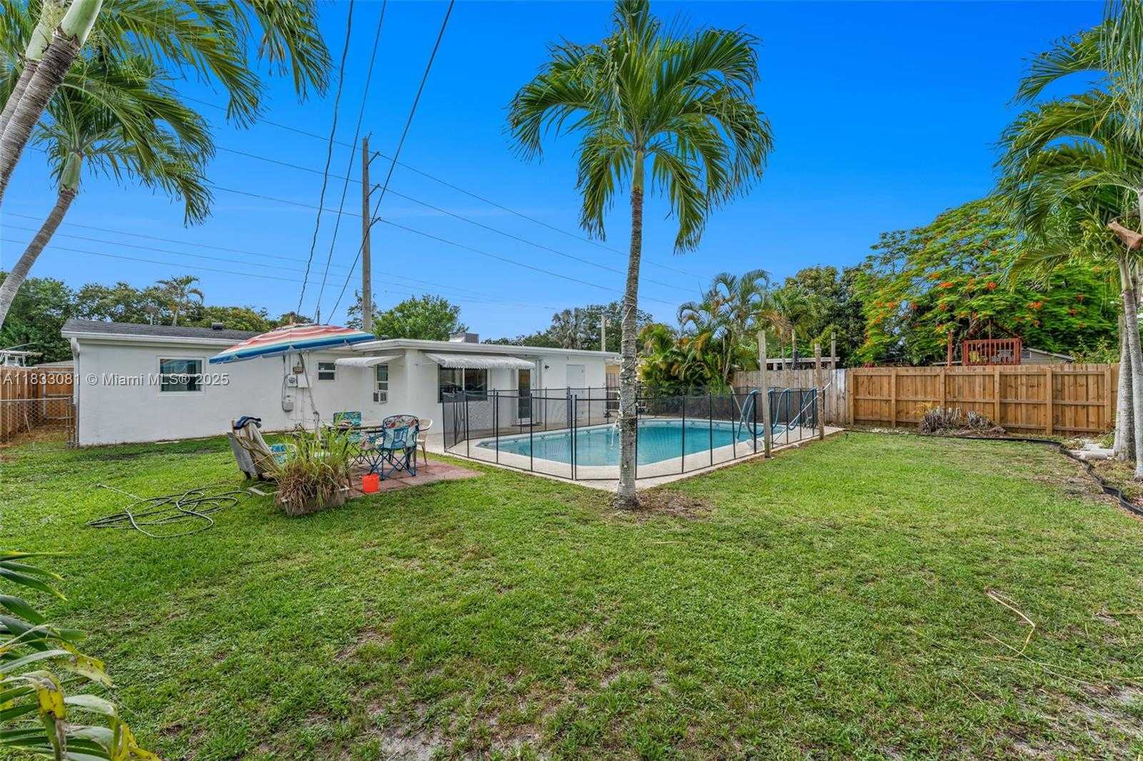 Small Image of 3036 NORTH 58TH AVE, Hollywood Number 2