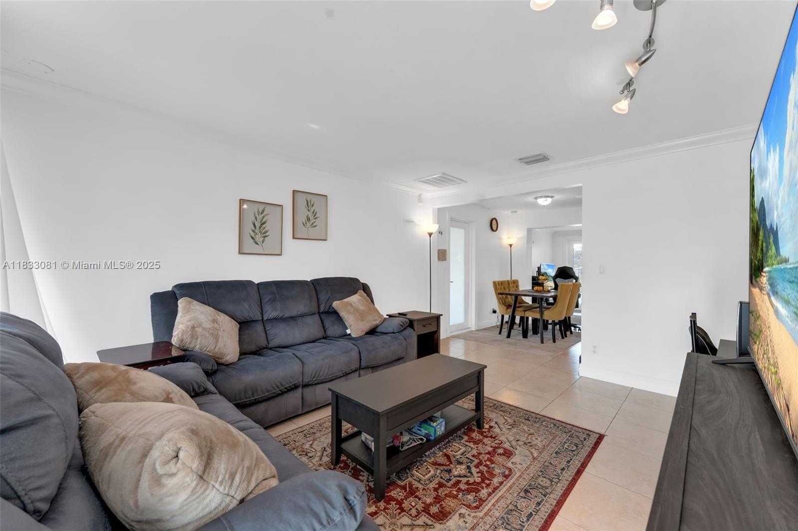 Small Image of 3036 NORTH 58TH AVE, Hollywood Number 5