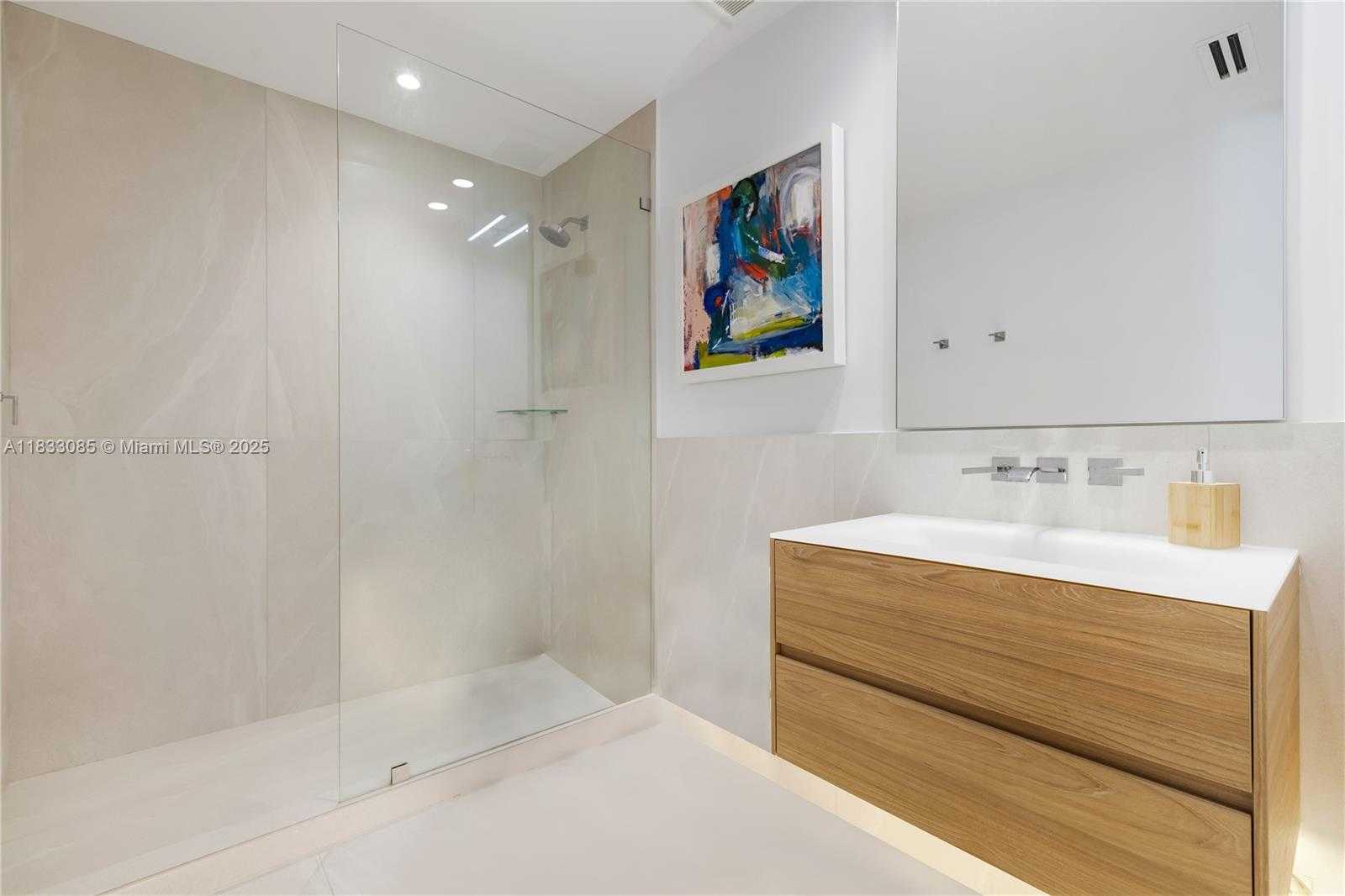 Small Image of 7180 EAST LAGO DR, Coral Gables Number 18