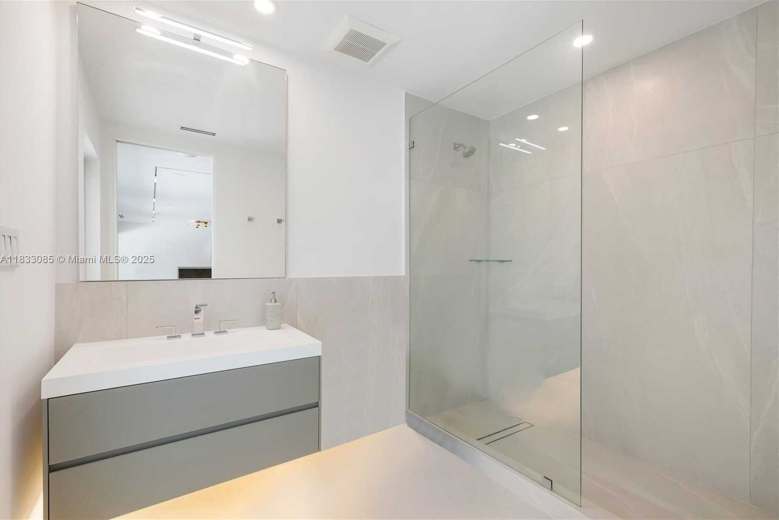 Small Image of 7180 EAST LAGO DR, Coral Gables Number 29