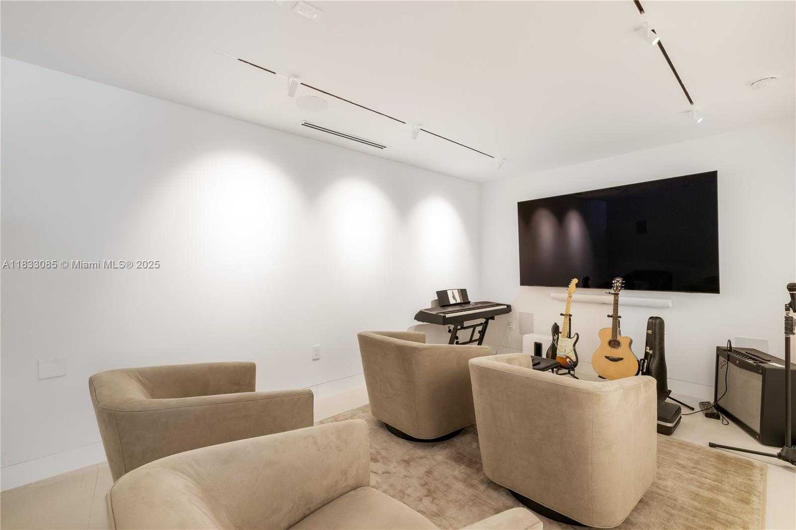 Small Image of 7180 EAST LAGO DR, Coral Gables Number 4