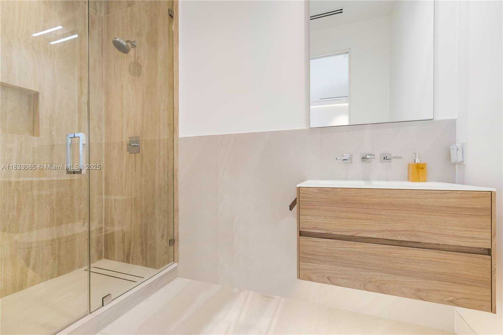 Small Image of 7180 EAST LAGO DR, Coral Gables Number 44