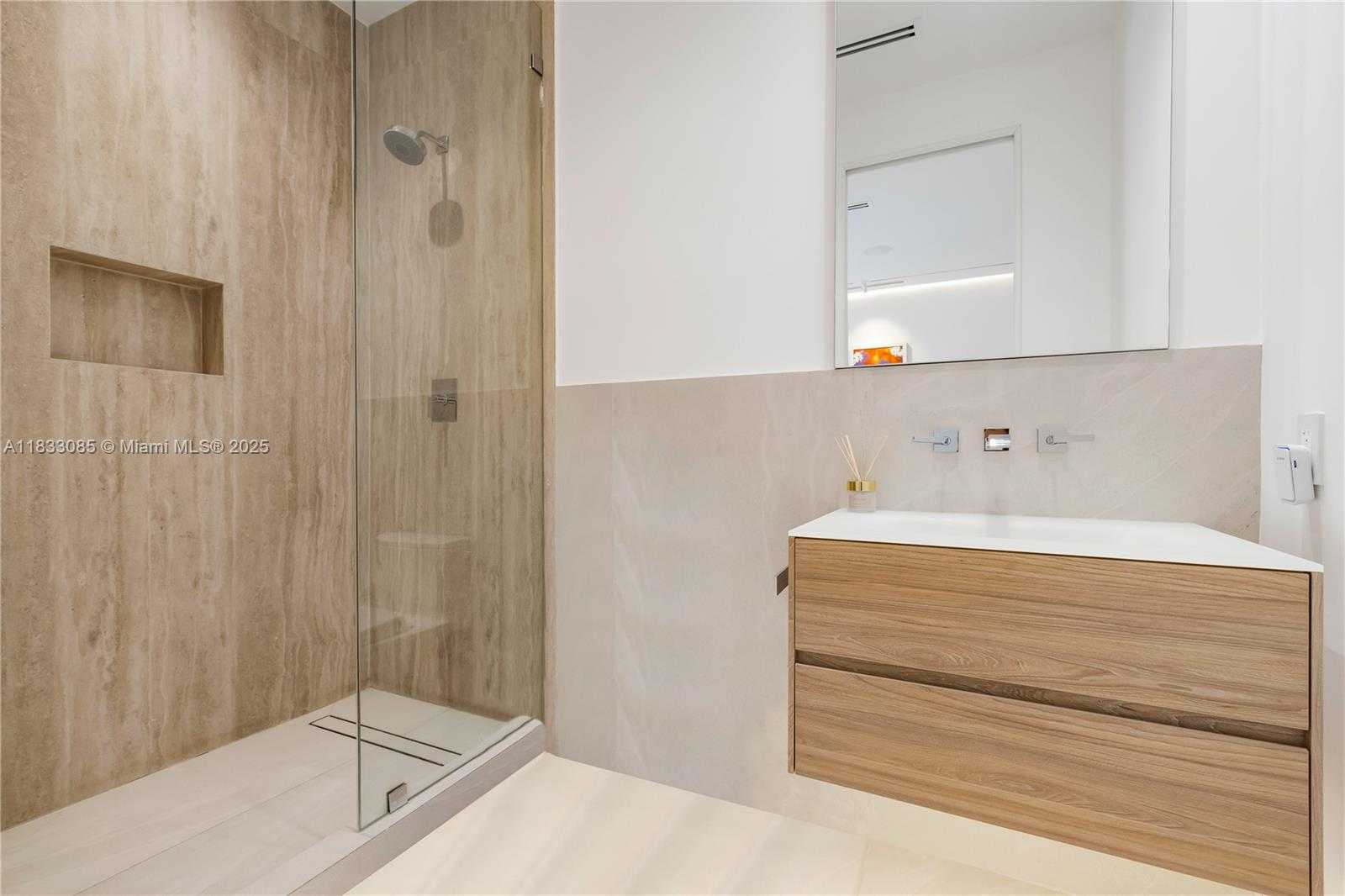 Small Image of 7180 EAST LAGO DR, Coral Gables Number 46