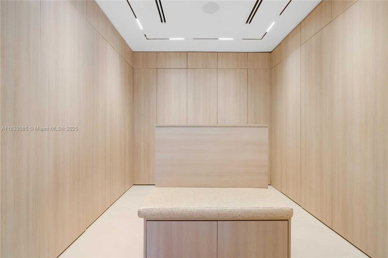 Small Image of 7180 EAST LAGO DR, Coral Gables Number 6