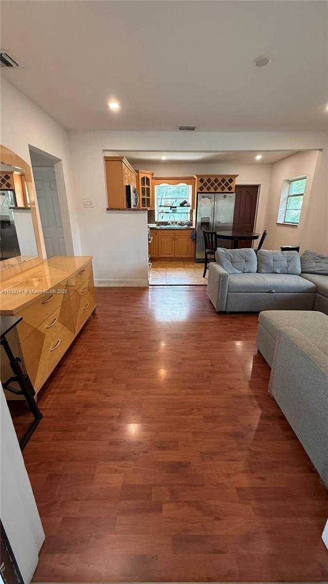 Small Image of 110 SOUTH WEST 64TH CT, Miami Number 4