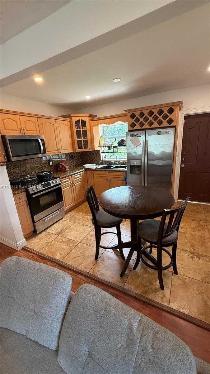 Small Image of 110 SOUTH WEST 64TH CT, Miami Number 5