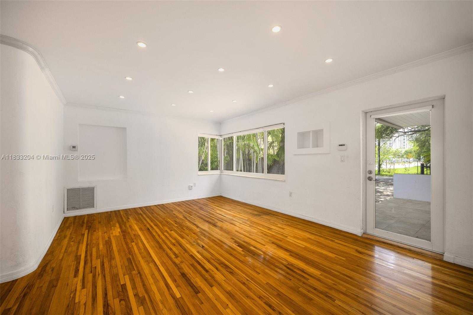 Small Image of 4050 LOQUAT AVE, Coconut Grove Number 16