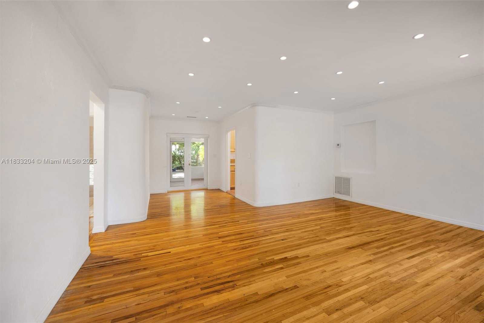 Small Image of 4050 LOQUAT AVE, Coconut Grove Number 18