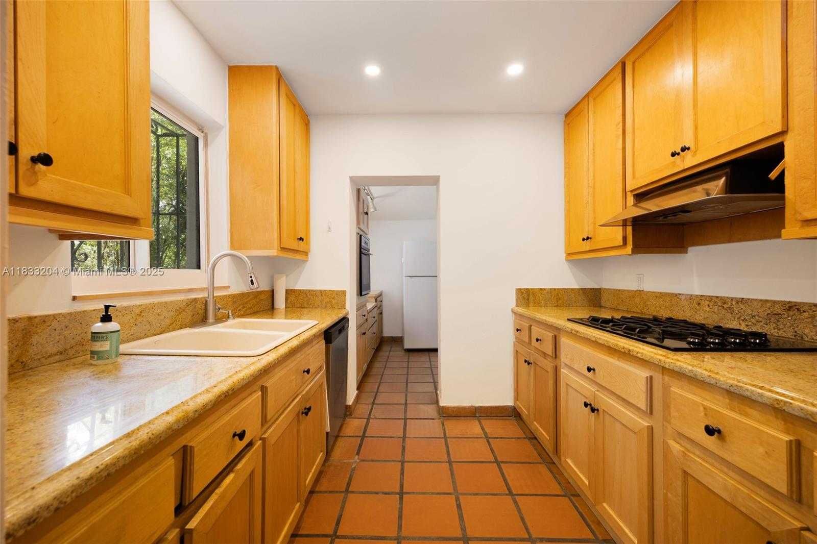 Small Image of 4050 LOQUAT AVE, Coconut Grove Number 20