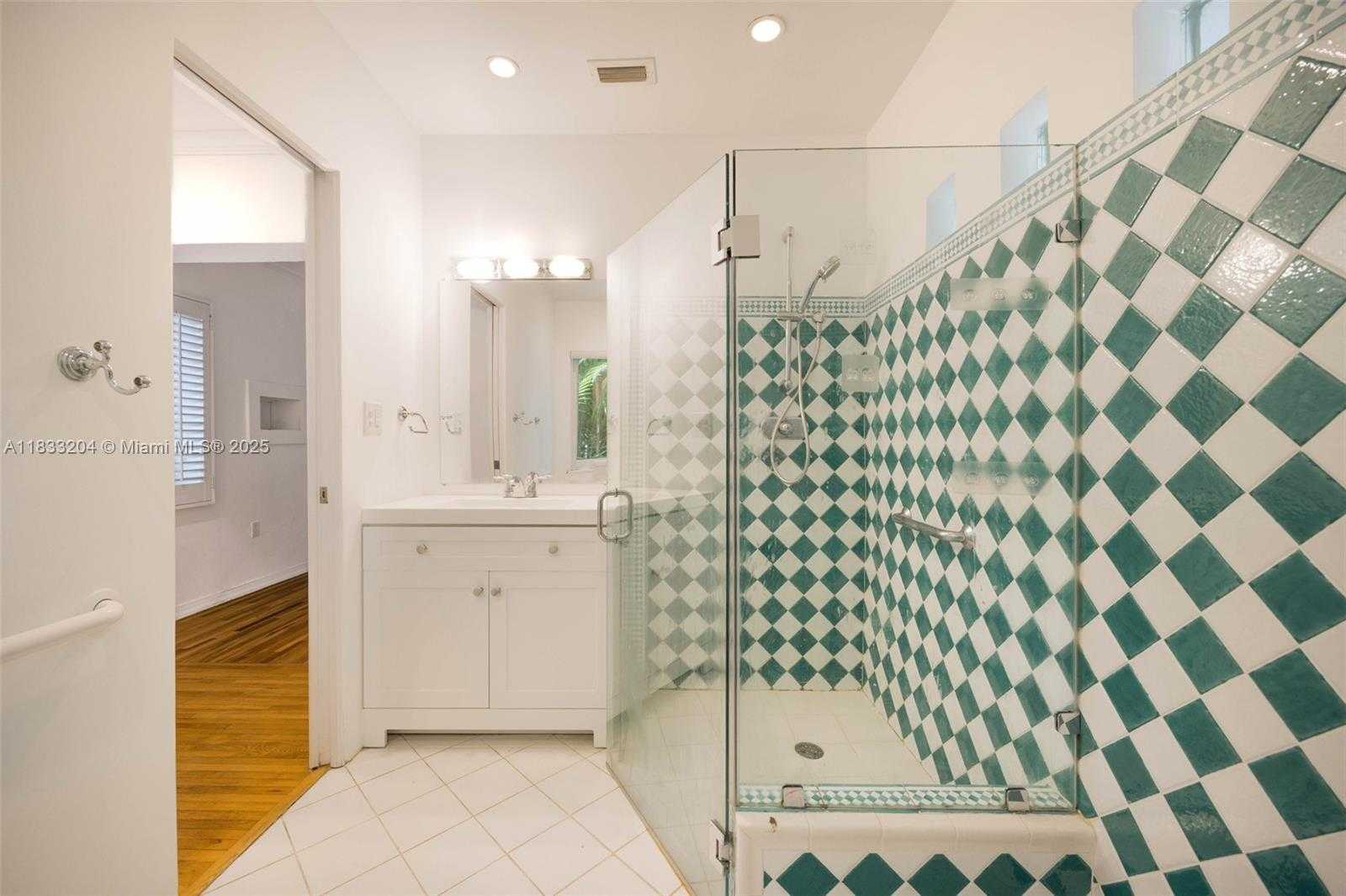 Small Image of 4050 LOQUAT AVE, Coconut Grove Number 23