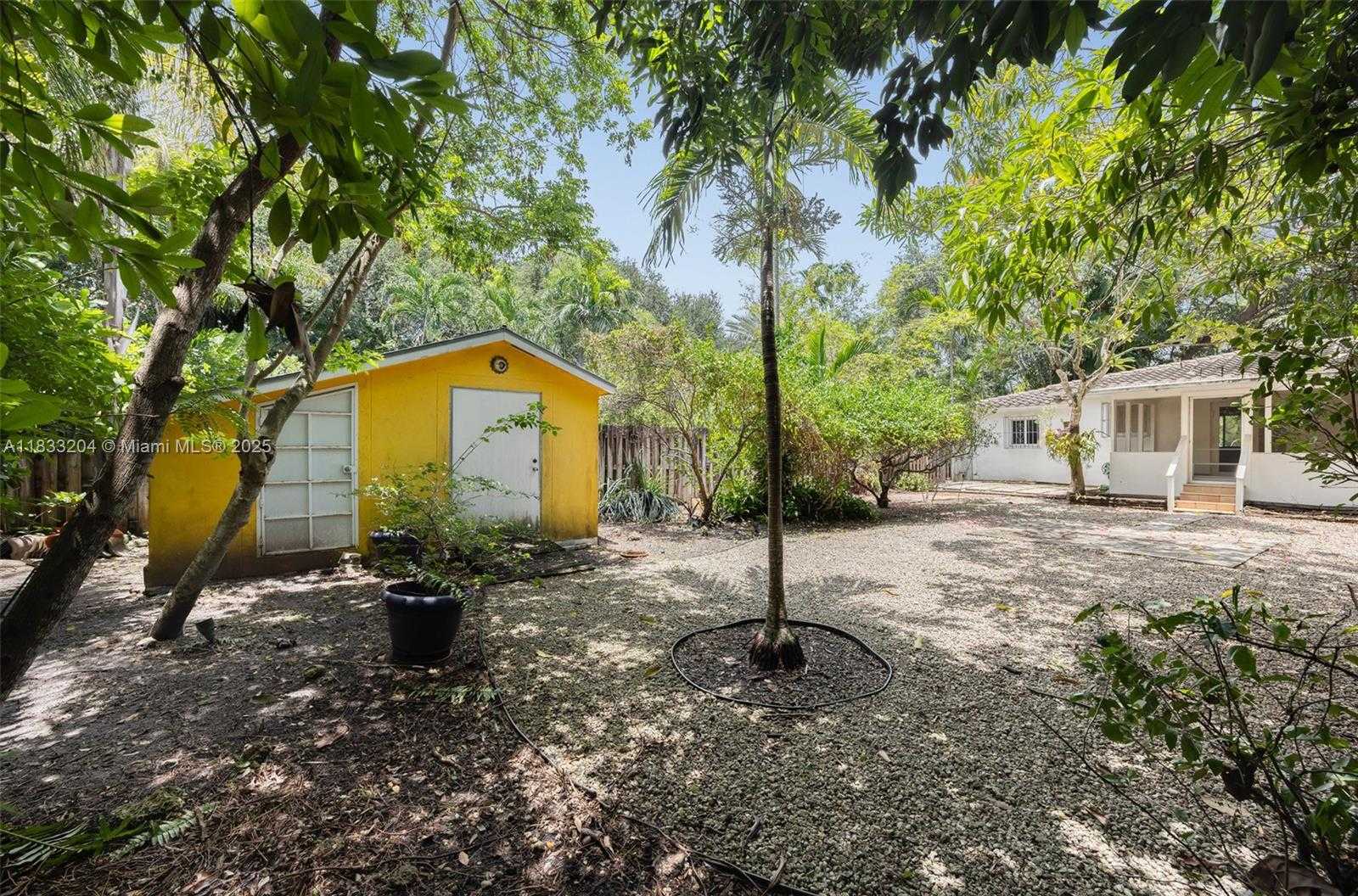 Small Image of 4050 LOQUAT AVE, Coconut Grove Number 30