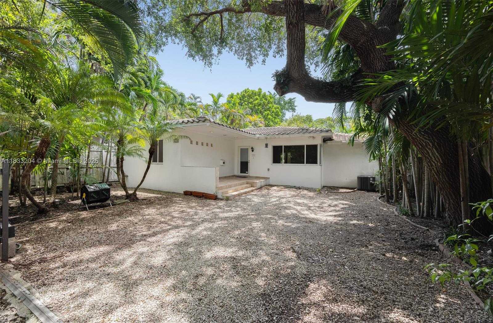 Small Image of 4050 LOQUAT AVE, Coconut Grove Number 33