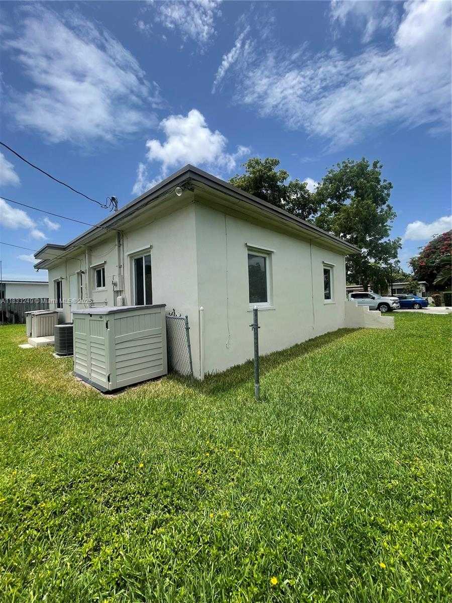 Small Image of 6250 SOUTH WEST 16TH TER, West Miami Number 5