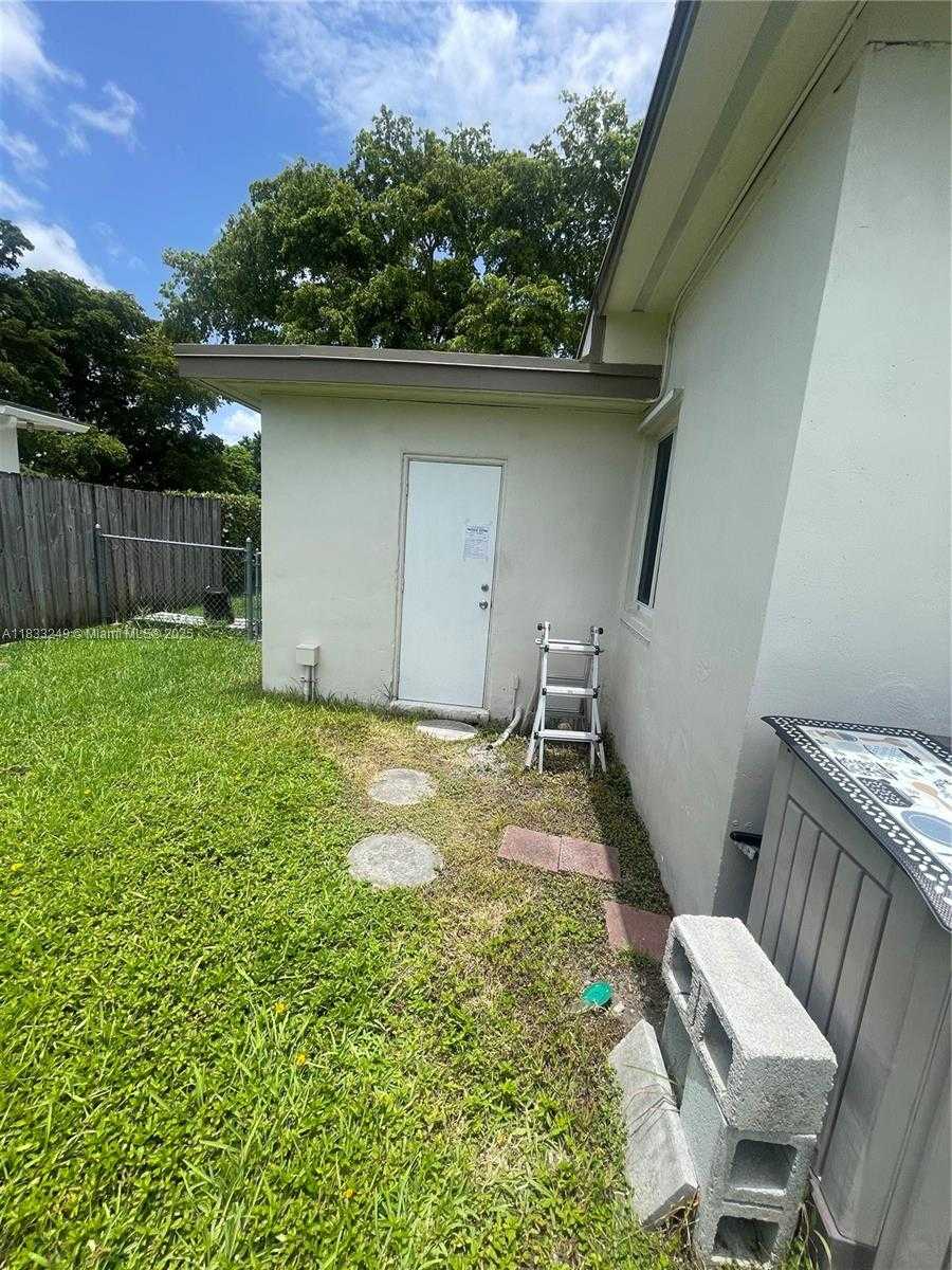Small Image of 6250 SOUTH WEST 16TH TER, West Miami Number 7