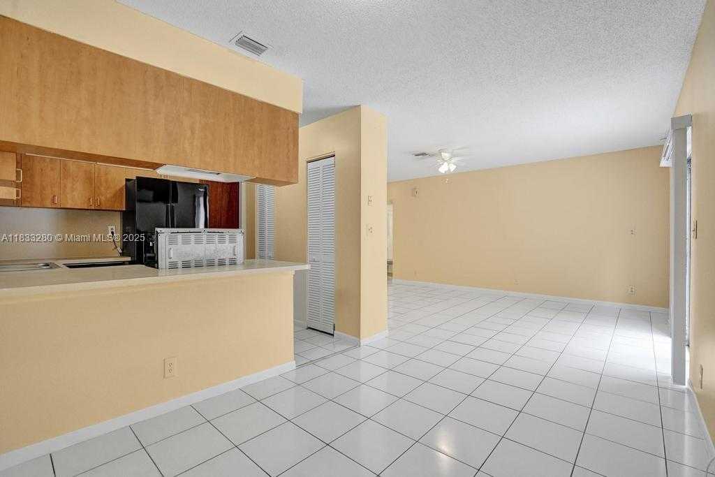 Small Image of 2444 RALEIGH ST, Hollywood Number 12