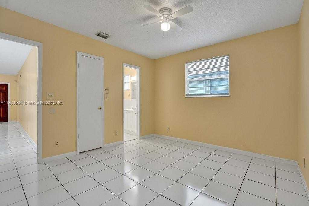 Small Image of 2444 RALEIGH ST, Hollywood Number 14