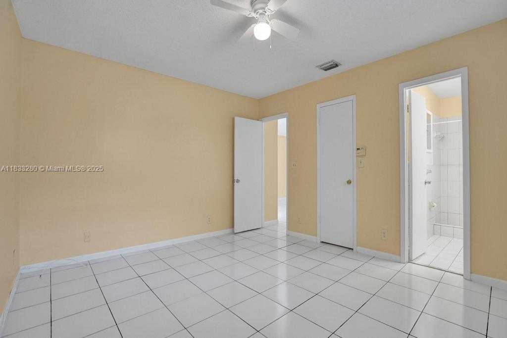 Small Image of 2444 RALEIGH ST, Hollywood Number 17