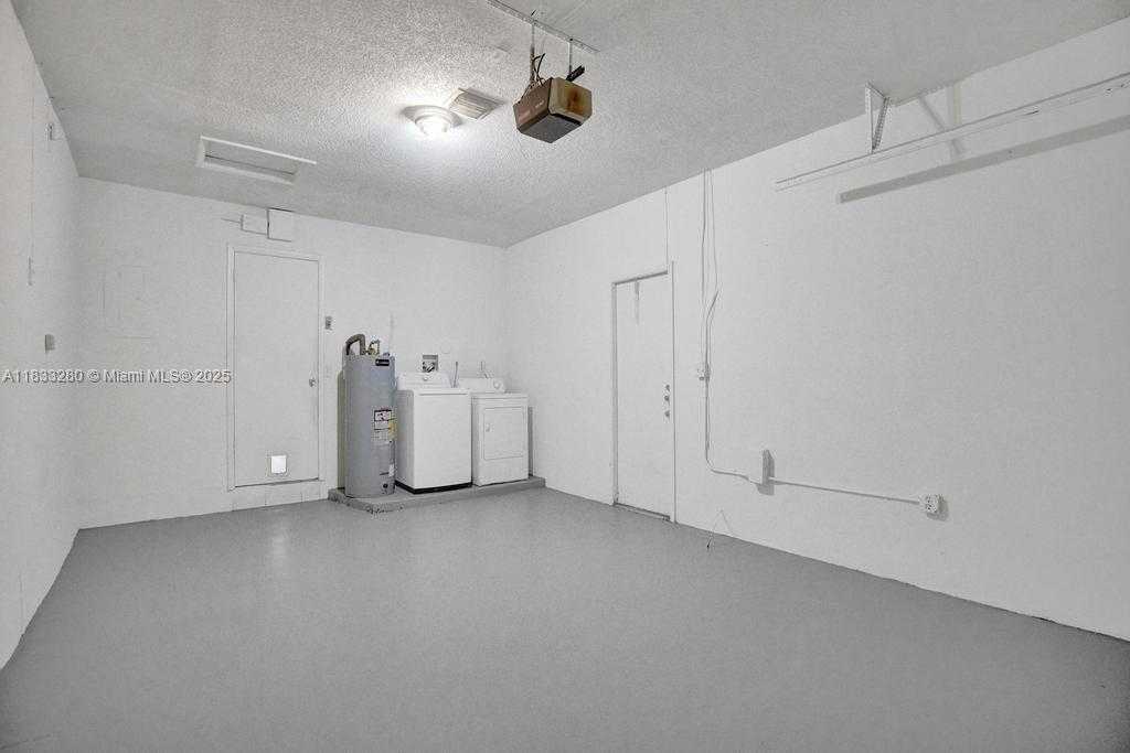 Small Image of 2444 RALEIGH ST, Hollywood Number 19