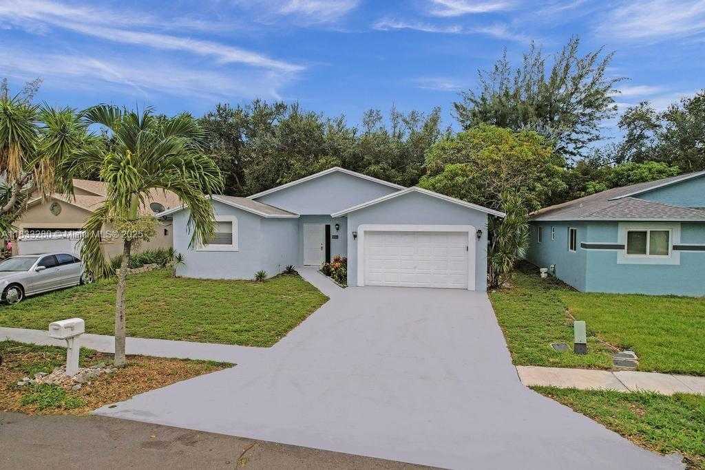 Small Image of 2444 RALEIGH ST, Hollywood Number 2