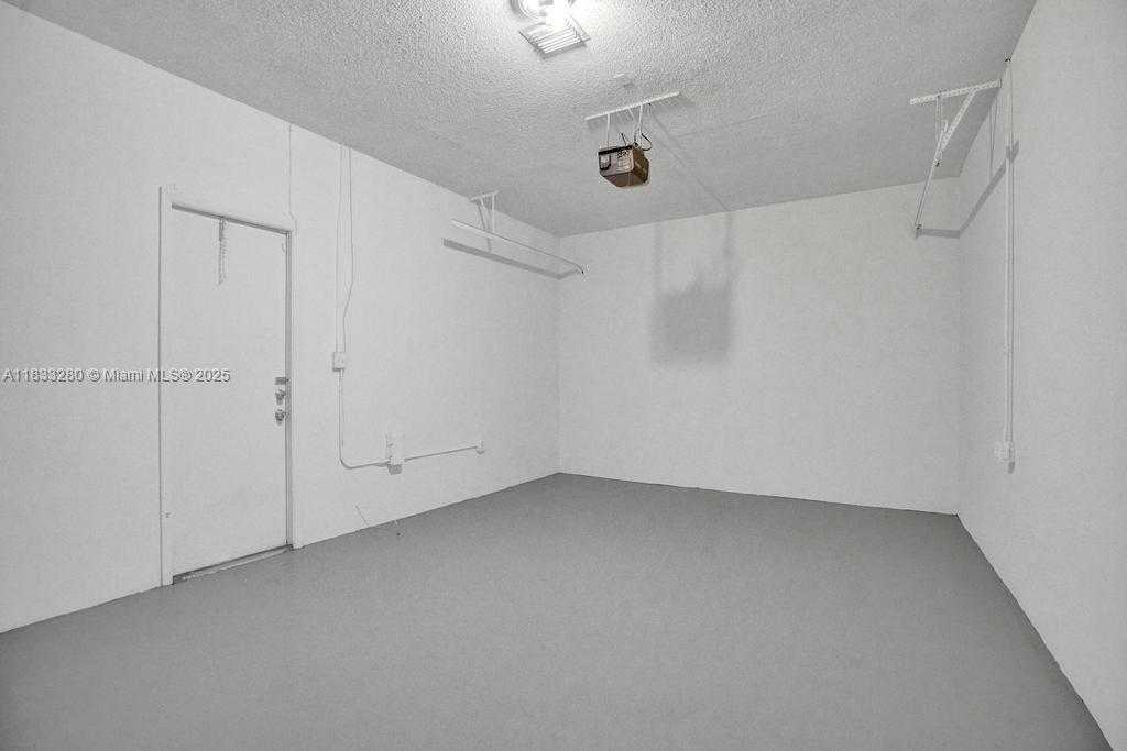 Small Image of 2444 RALEIGH ST, Hollywood Number 20