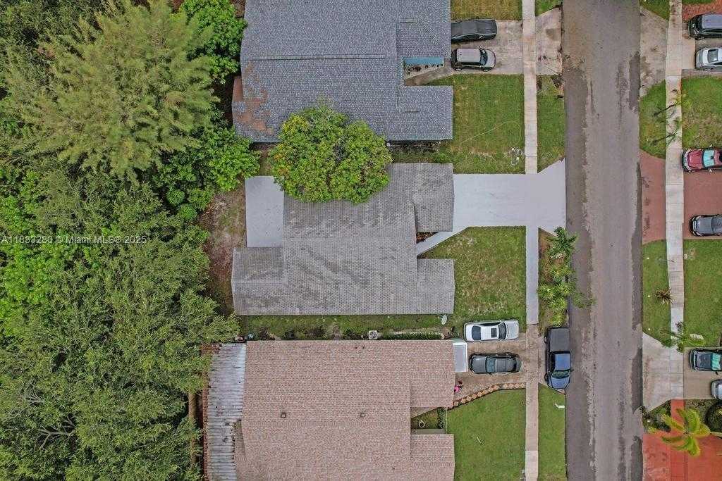 Small Image of 2444 RALEIGH ST, Hollywood Number 6