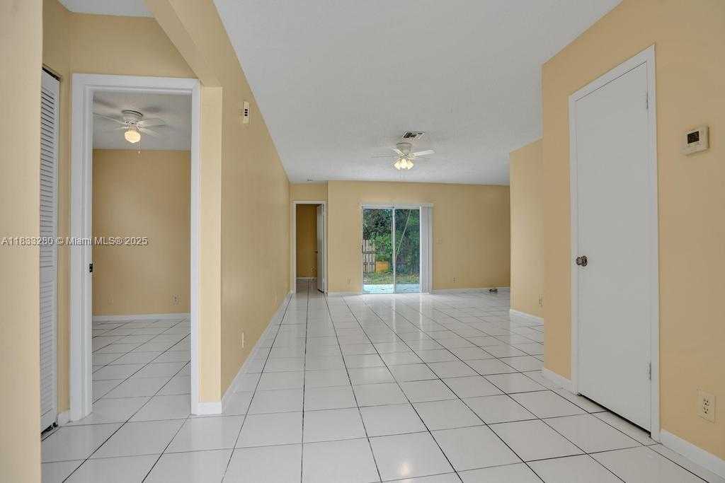 Small Image of 2444 RALEIGH ST, Hollywood Number 9