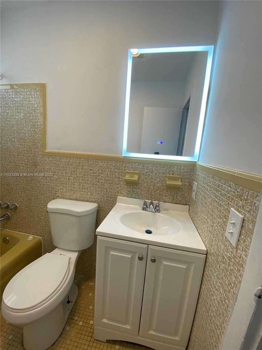 Small Image of 1219 NORTH 20TH AVE, Hollywood Number 15