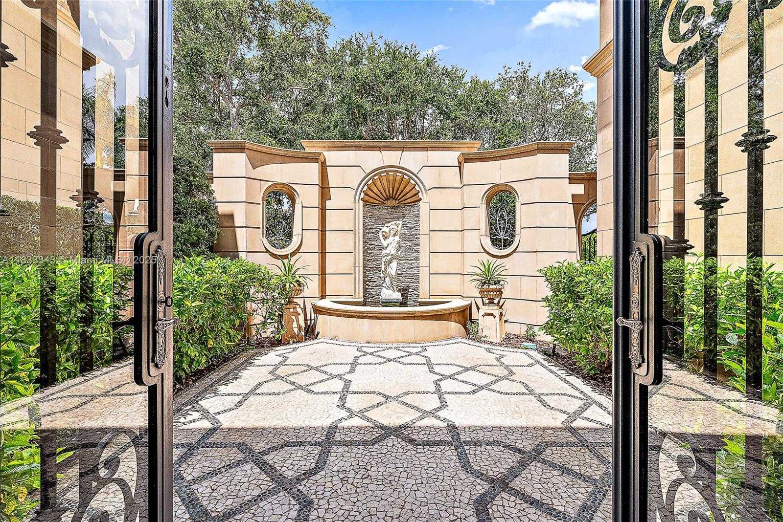 Small Image of 209 COMMODORE DR, Jupiter Number 15