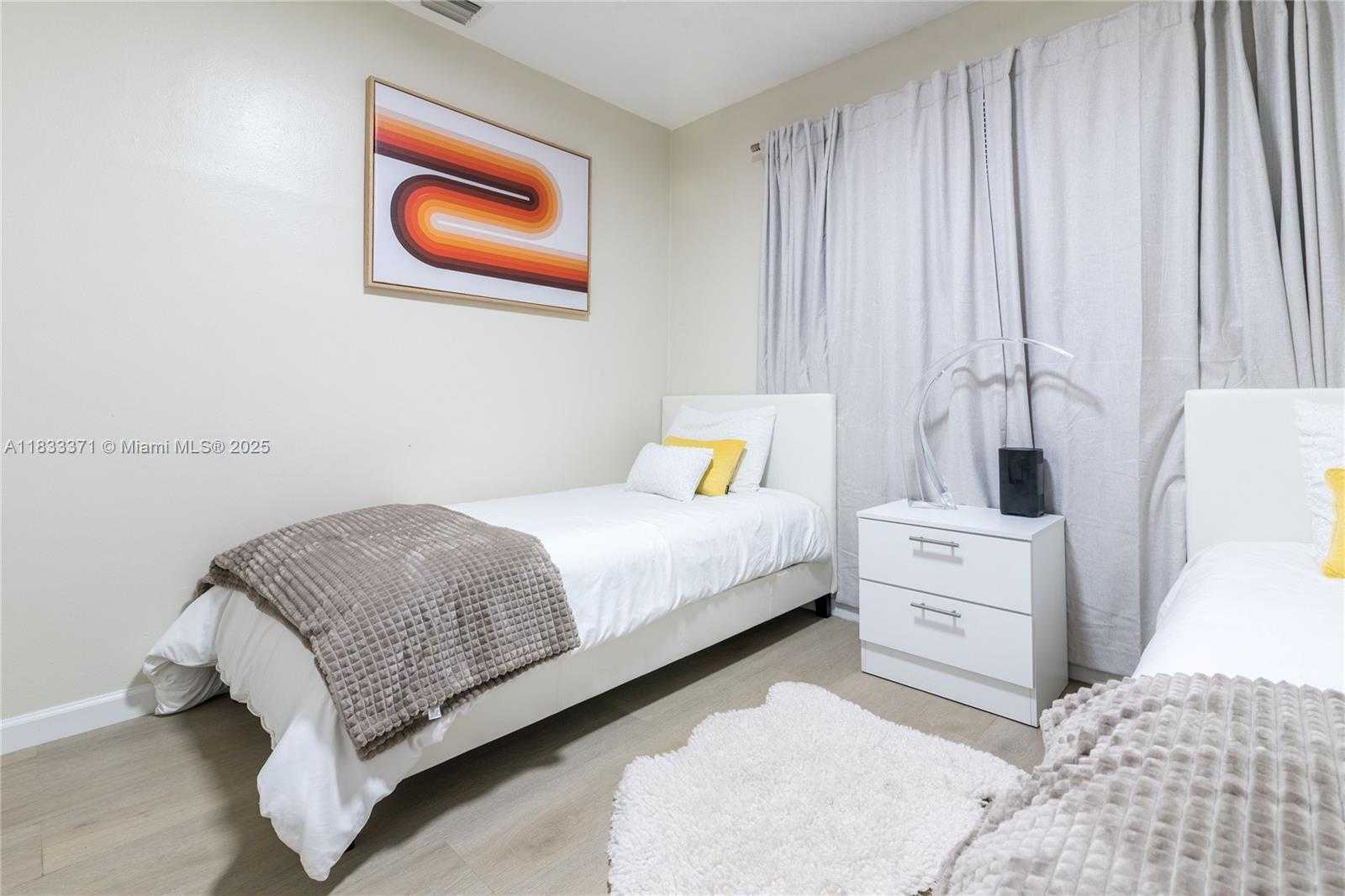 Small Image of 2270 HAVANA DR, Miramar Number 15