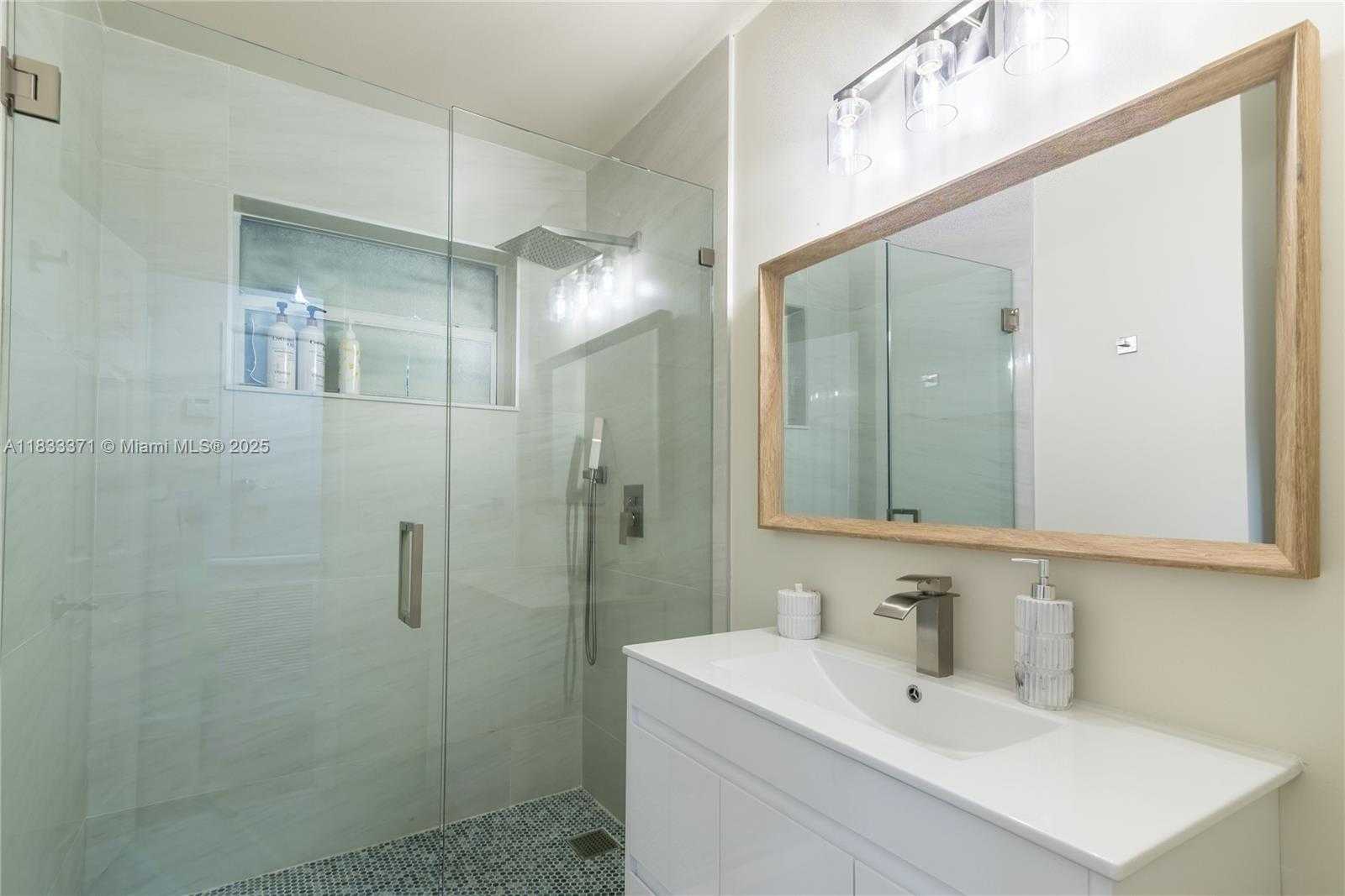 Small Image of 2270 HAVANA DR, Miramar Number 21