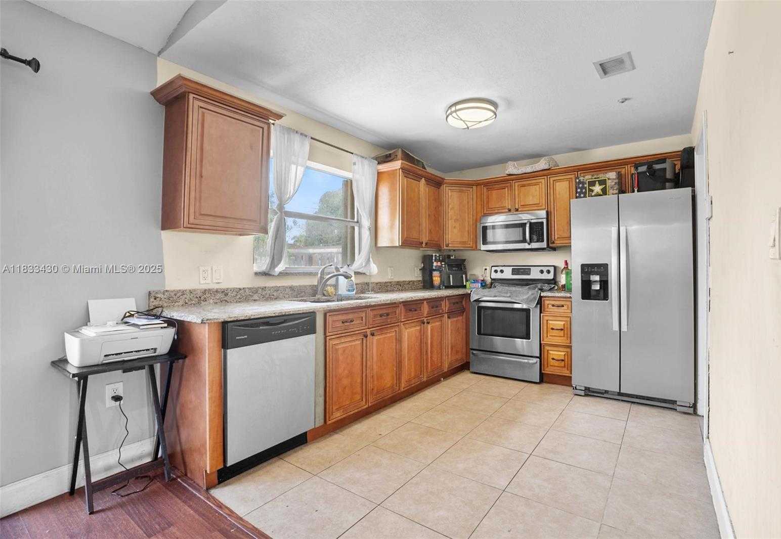 Small Image of 11540 NORTH WEST 33RD ST, Sunrise Number 2