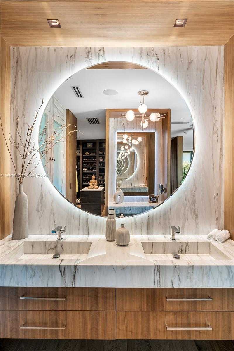 Small Image of 3910 BATTERSEA RD, Miami Number 15