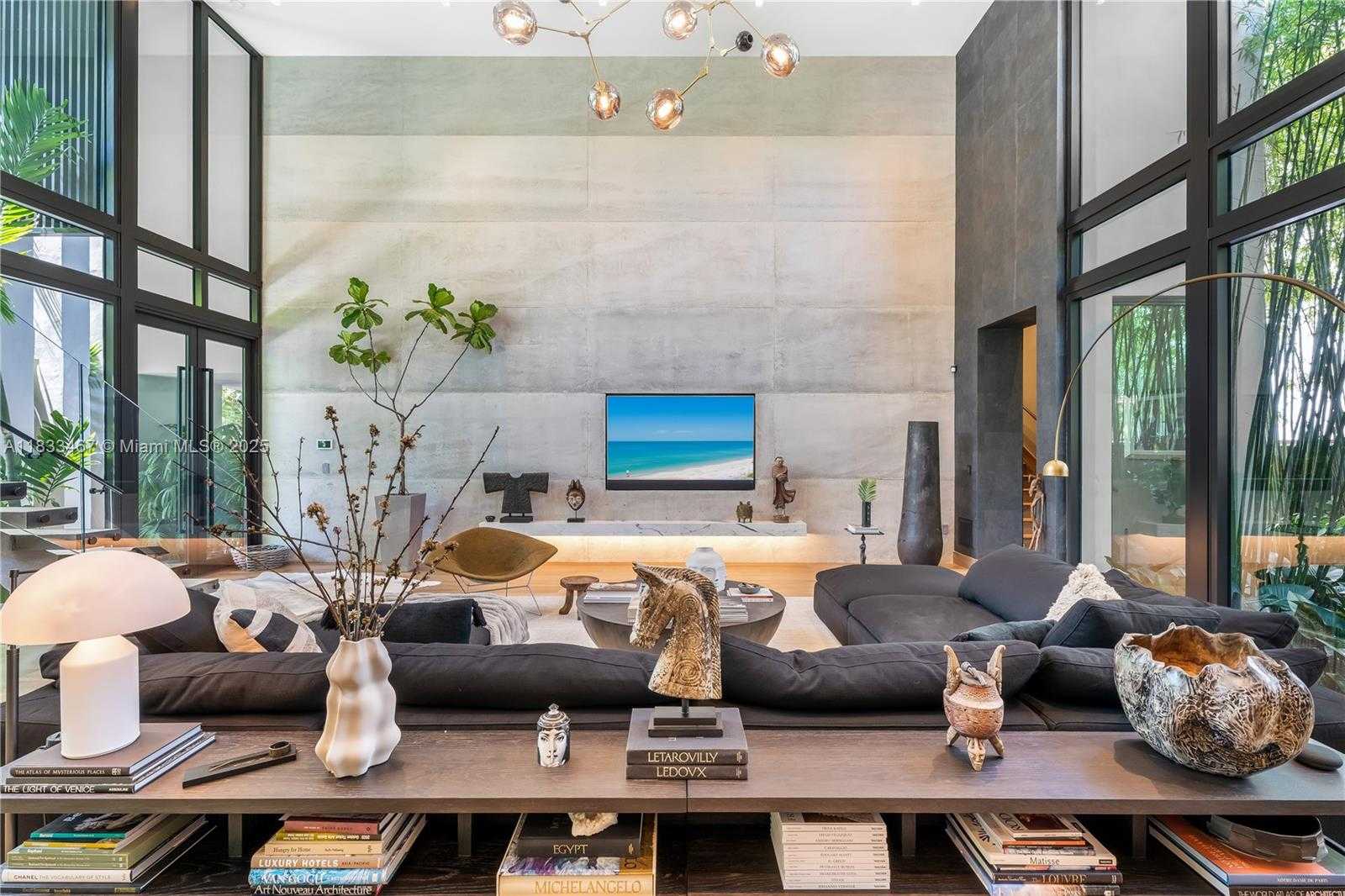 Small Image of 3910 BATTERSEA RD, Miami Number 19