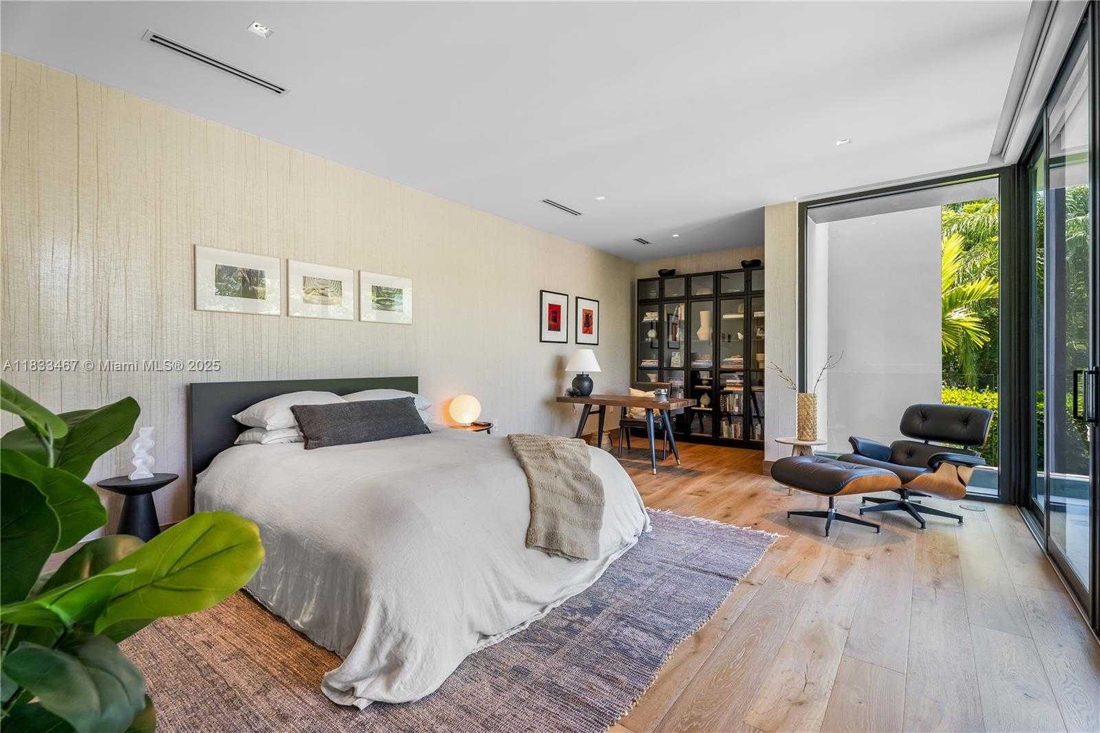 Small Image of 3910 BATTERSEA RD, Miami Number 25
