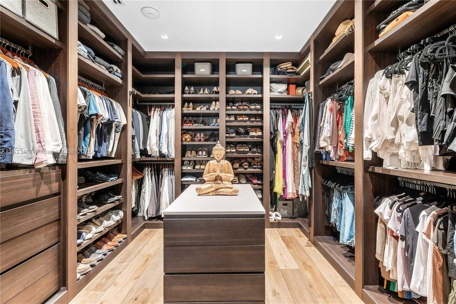 Small Image of 3910 BATTERSEA RD, Miami Number 30