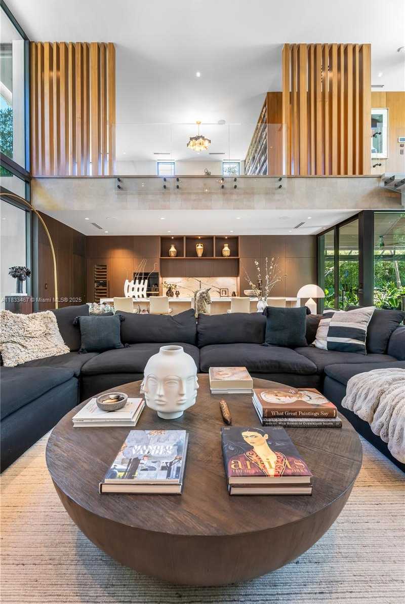 Small Image of 3910 BATTERSEA RD, Miami Number 36