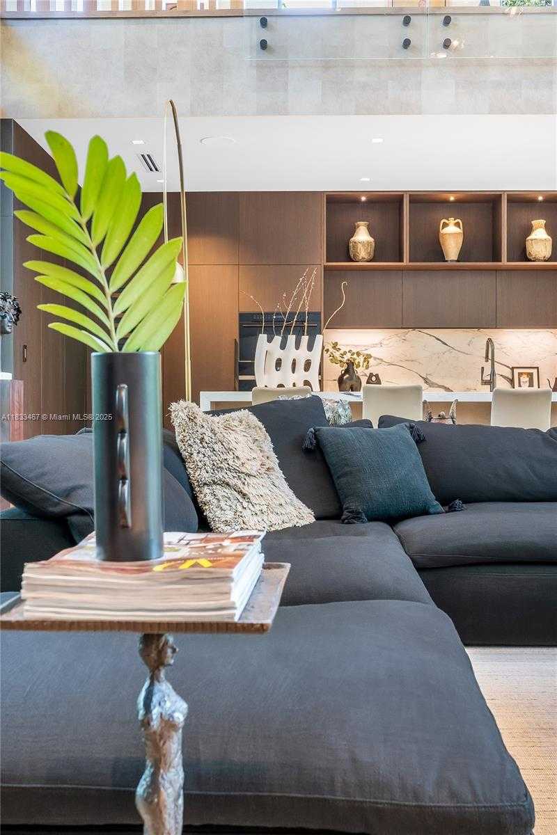 Small Image of 3910 BATTERSEA RD, Miami Number 37