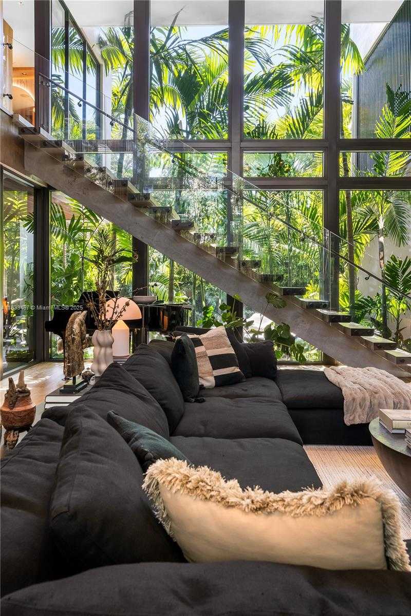 Small Image of 3910 BATTERSEA RD, Miami Number 39