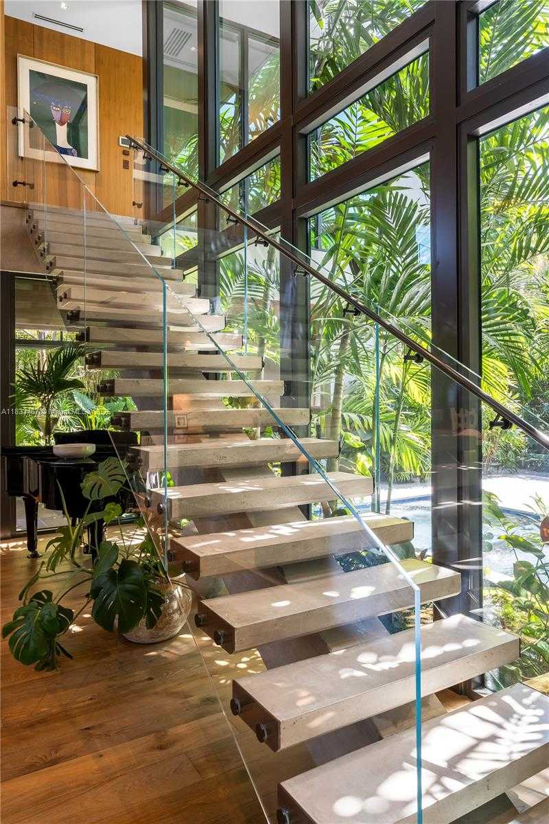 Small Image of 3910 BATTERSEA RD, Miami Number 40