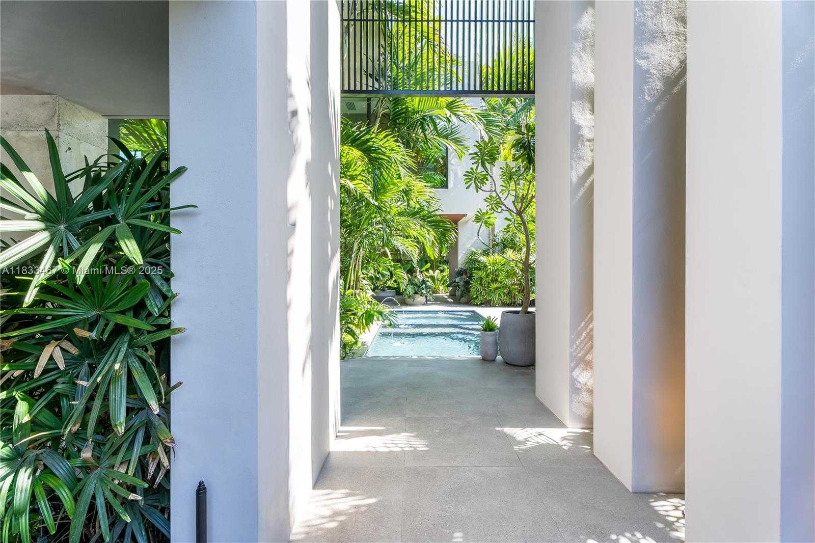 Small Image of 3910 BATTERSEA RD, Miami Number 44