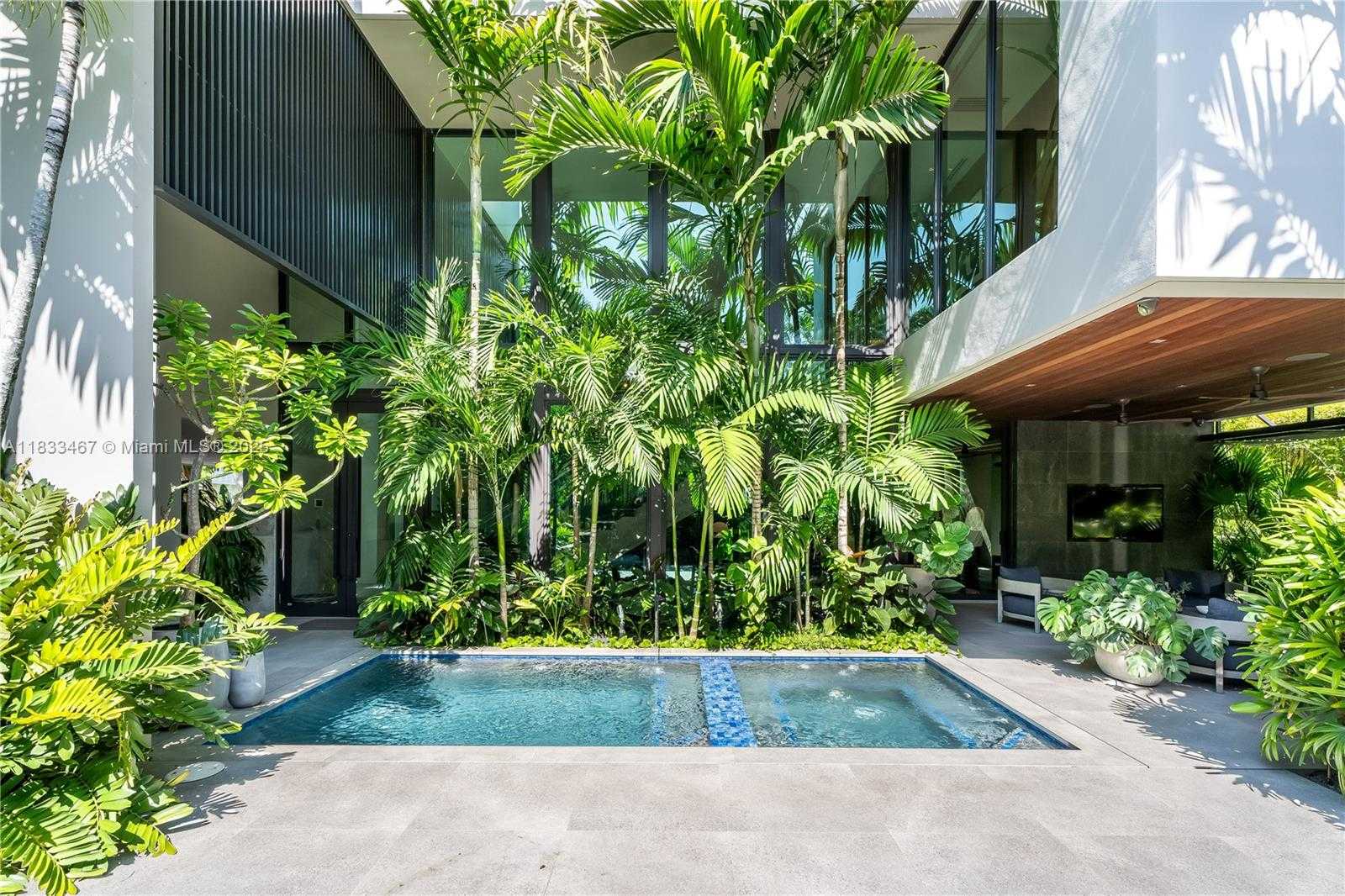 Small Image of 3910 BATTERSEA RD, Miami Number 51