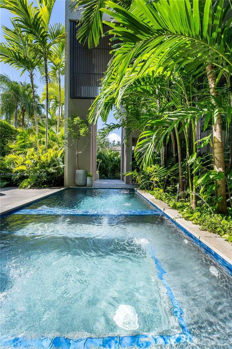 Small Image of 3910 BATTERSEA RD, Miami Number 54