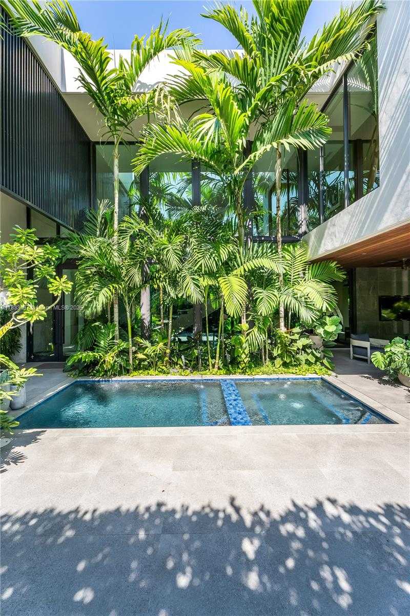 Small Image of 3910 BATTERSEA RD, Miami Number 55