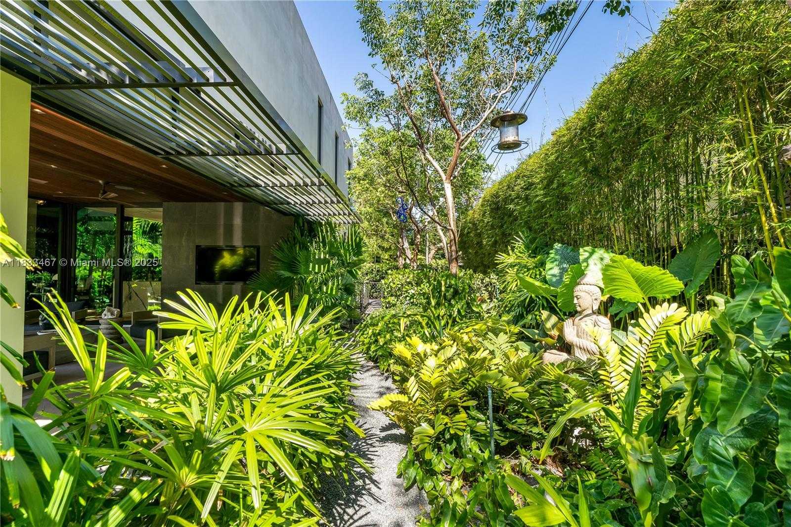 Small Image of 3910 BATTERSEA RD, Miami Number 56