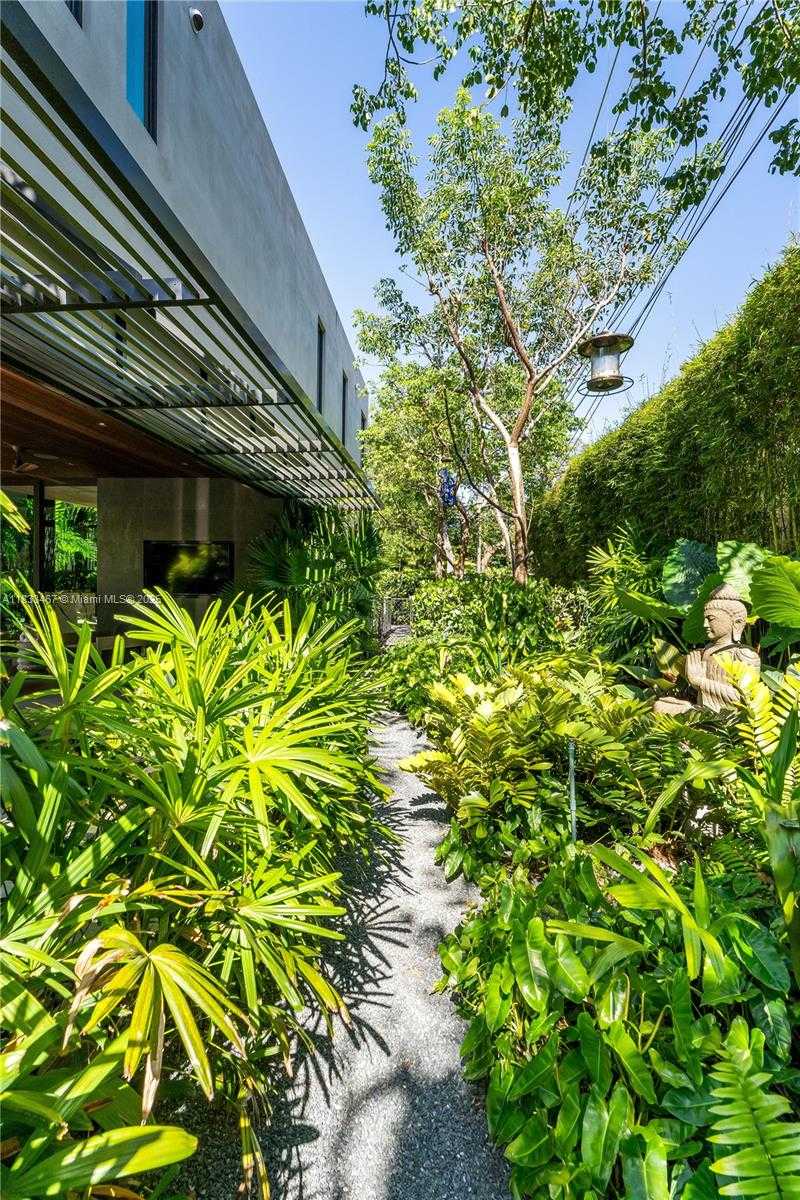 Small Image of 3910 BATTERSEA RD, Miami Number 57