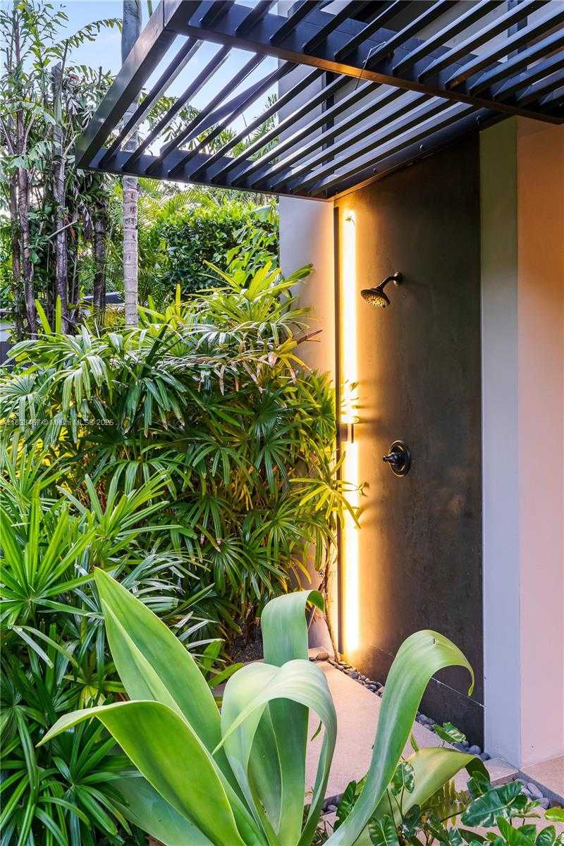 Small Image of 3910 BATTERSEA RD, Miami Number 70