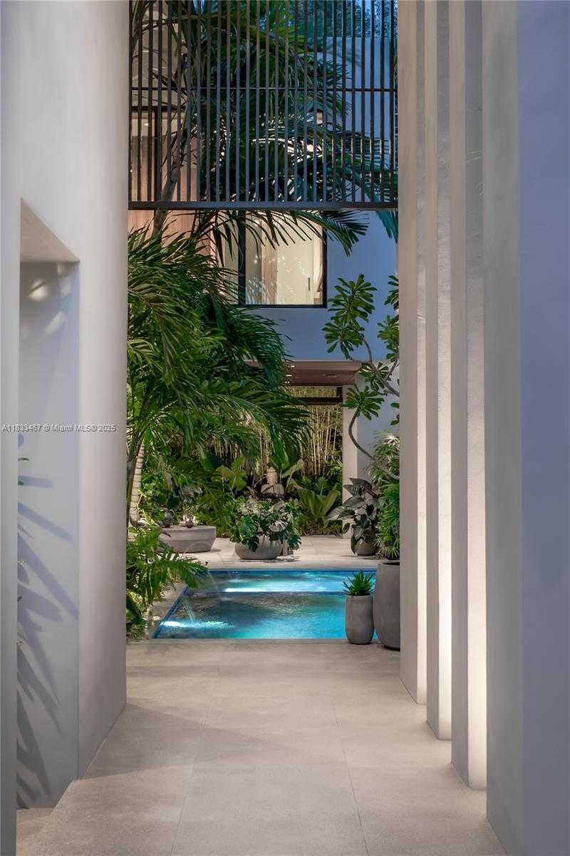 Small Image of 3910 BATTERSEA RD, Miami Number 71